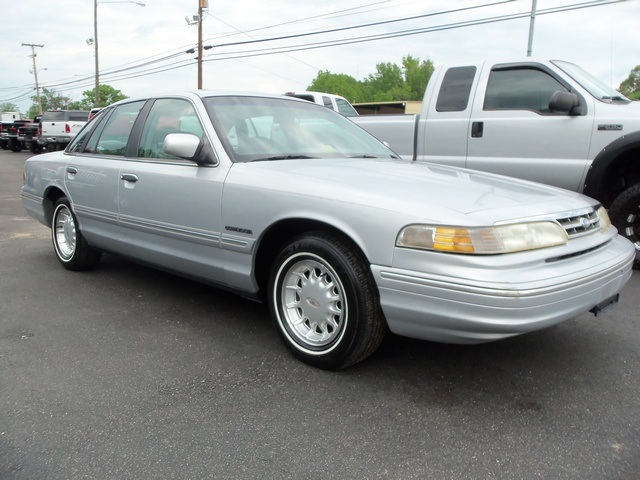 1995 Ford Crown Victoria LX