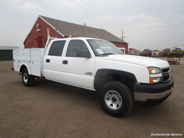 2007 Chevrolet Silverado 3500 Classic LS Crew Cab Utility Box 4x4 - Photo 1 - Castle Rock, CO 80104