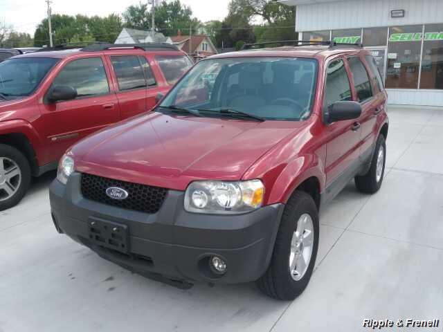 2005 Ford Escape XLT - Photo 1 - Davenport, IA 52802