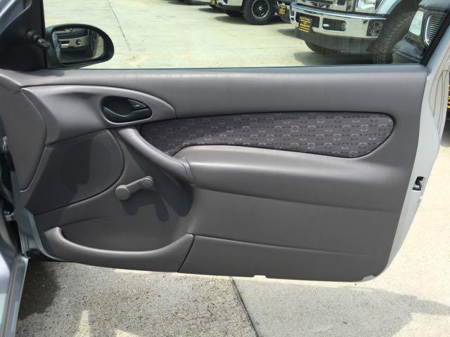 2003 Ford Focus ZX3 - Photo 21 - Cincinnati, OH 45255
