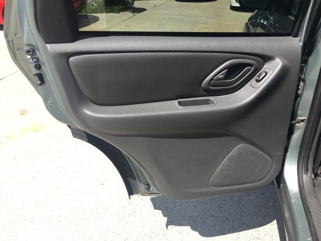 2004 Mazda Tribute ES-V6 - Photo 21 - Cincinnati, OH 45255