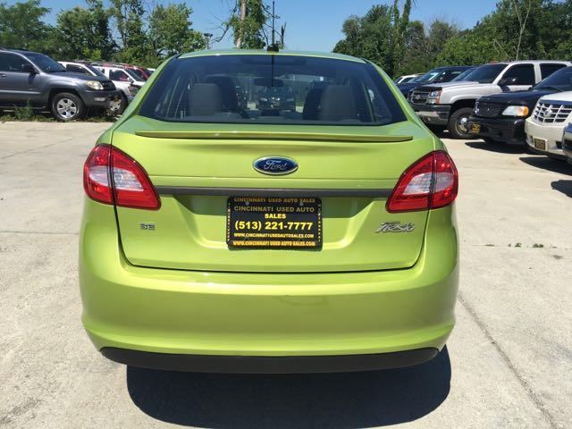 2013 Ford Fiesta SE - Photo 5 - Cincinnati, OH 45255