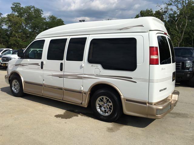 2005 GMC Savana Regency Conversion - Photo 4 - Cincinnati, OH 45255