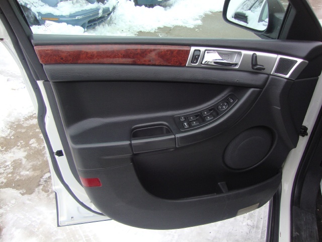 Woodgrain on a 2004 chrysler pacifica #4