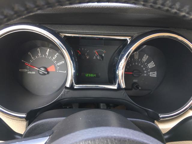 2006 Ford Mustang V6 Deluxe - Photo 19 - Cincinnati, OH 45255