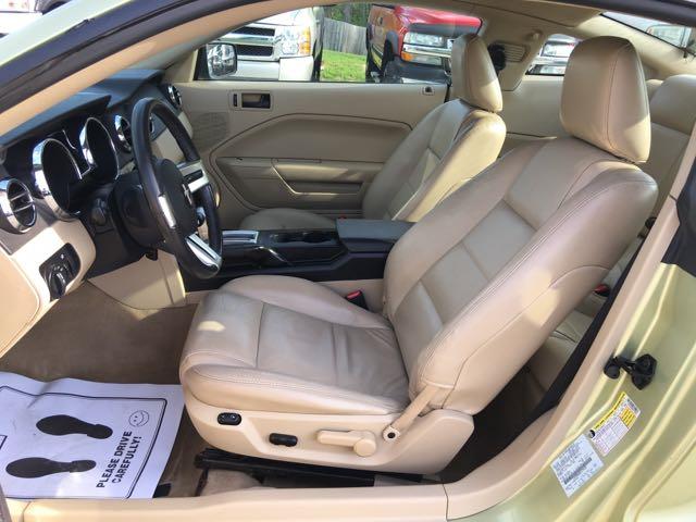 2006 Ford Mustang V6 Deluxe - Photo 14 - Cincinnati, OH 45255
