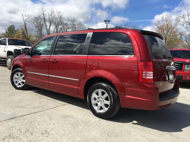 2010 Chrysler town and country touring standard options #3