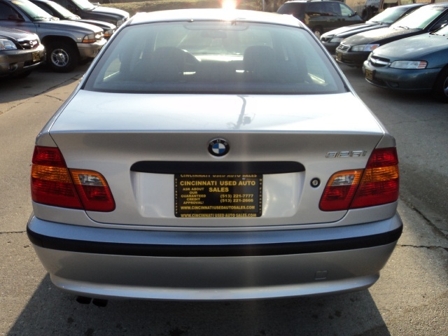 2003 Bmw 325i standard features
