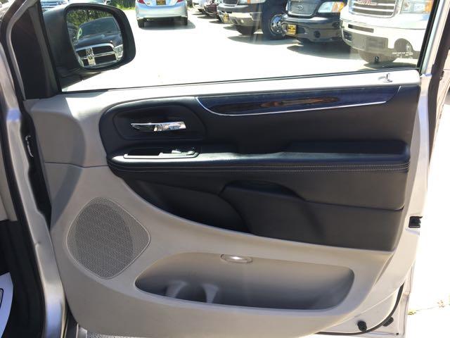 2012 Chrysler Town & Country Touring - Photo 27 - Cincinnati, OH 45255