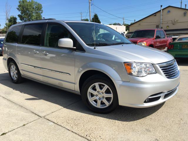 2012 Chrysler Town & Country Touring - Photo 12 - Cincinnati, OH 45255