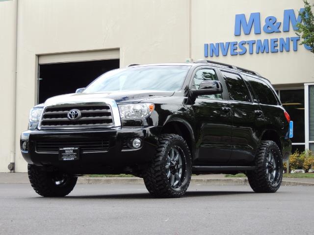 2016 Toyota Sequoia SR5 / 4WD / Third Seat / Sunroof / Backup / LIFTED - Photo 38 - Portland, OR 97217