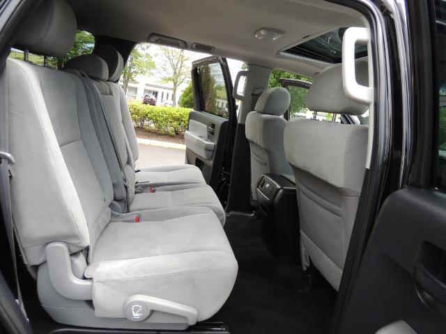 2016 Toyota Sequoia SR5 / 4WD / Third Seat / Sunroof / Backup / LIFTED - Photo 15 - Portland, OR 97217