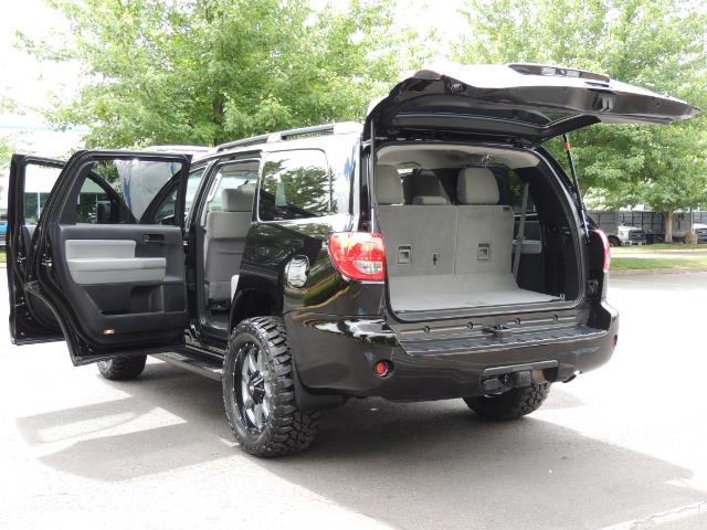 2016 Toyota Sequoia SR5 / 4WD / Third Seat / Sunroof / Backup / LIFTED - Photo 27 - Portland, OR 97217