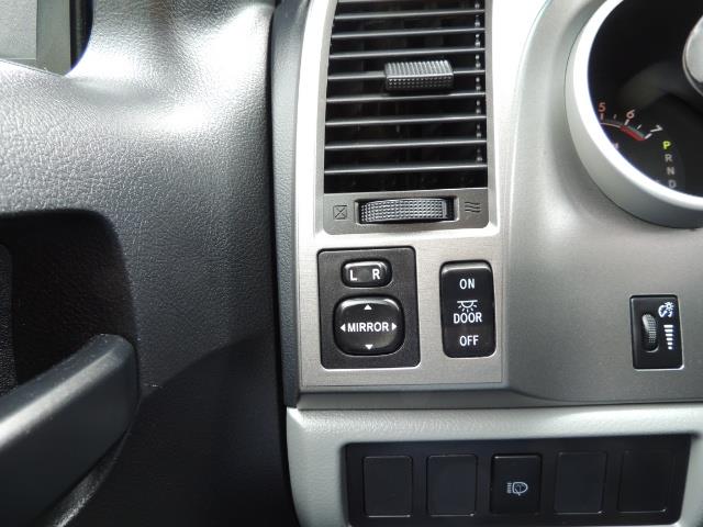 2016 Toyota Sequoia SR5 / 4WD / Third Seat / Sunroof / Backup / LIFTED - Photo 43 - Portland, OR 97217
