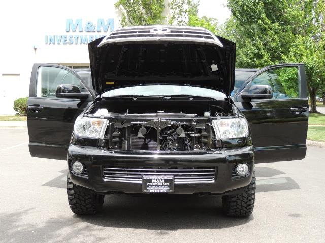 2016 Toyota Sequoia SR5 / 4WD / Third Seat / Sunroof / Backup / LIFTED - Photo 32 - Portland, OR 97217