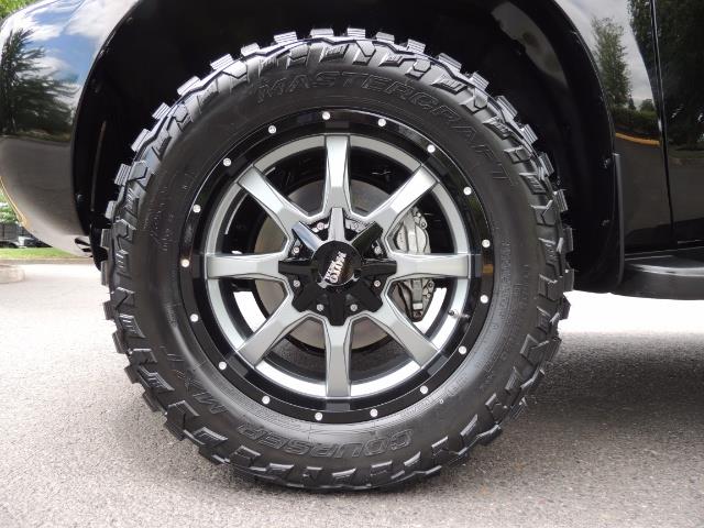 2016 Toyota Sequoia SR5 / 4WD / Third Seat / Sunroof / Backup / LIFTED - Photo 23 - Portland, OR 97217
