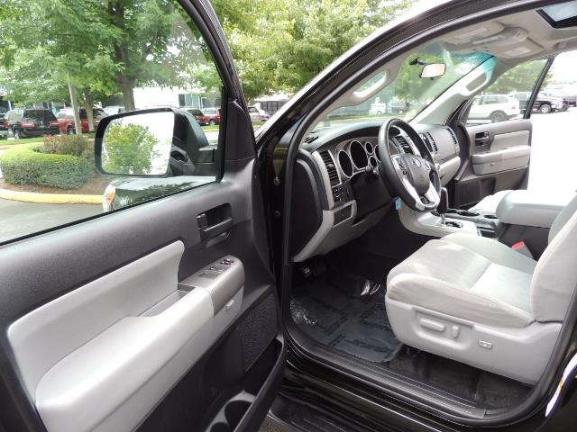 2016 Toyota Sequoia SR5 / 4WD / Third Seat / Sunroof / Backup / LIFTED - Photo 11 - Portland, OR 97217