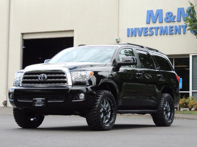 2016 Toyota Sequoia SR5 / 4WD / Third Seat / Sunroof / Backup / LIFTED - Photo 34 - Portland, OR 97217