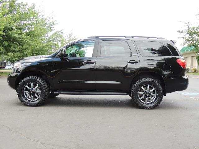 2016 Toyota Sequoia SR5 / 4WD / Third Seat / Sunroof / Backup / LIFTED - Photo 3 - Portland, OR 97217