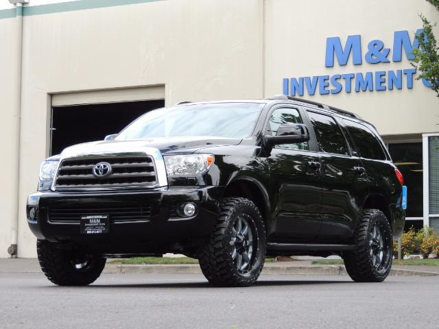 2016 Toyota Sequoia SR5 / 4WD / Third Seat / Sunroof / Backup / LIFTED - Photo 44 - Portland, OR 97217