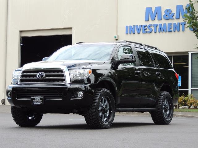2016 Toyota Sequoia SR5 / 4WD / Third Seat / Sunroof / Backup / LIFTED - Photo 49 - Portland, OR 97217