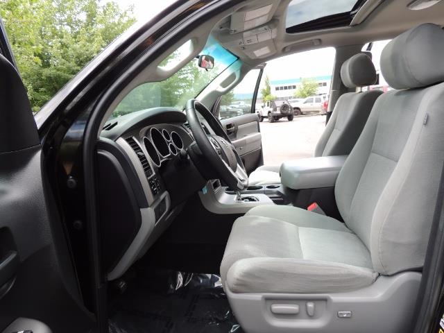 2016 Toyota Sequoia SR5 / 4WD / Third Seat / Sunroof / Backup / LIFTED - Photo 12 - Portland, OR 97217