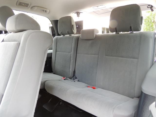 2016 Toyota Sequoia SR5 / 4WD / Third Seat / Sunroof / Backup / LIFTED - Photo 14 - Portland, OR 97217