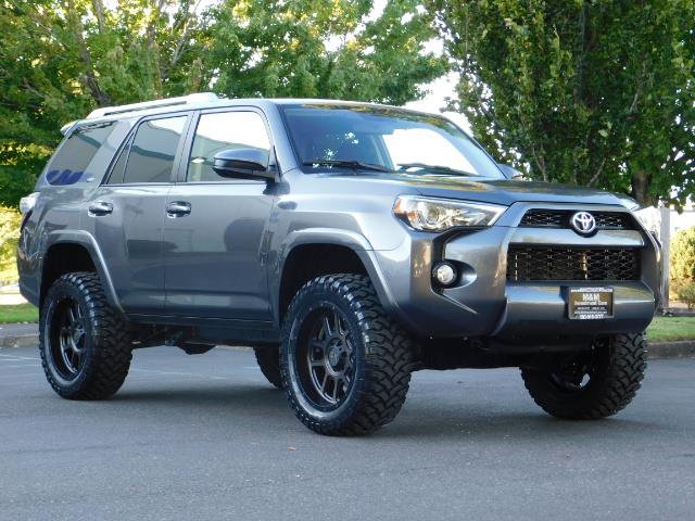 2016 Toyota 4Runner SR5 / 4WD / Sport Utility / LIFTED LIFTED - Photo 2 - Portland, OR 97217