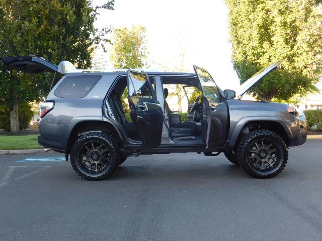 2016 Toyota 4Runner SR5 / 4WD / Sport Utility / LIFTED LIFTED - Photo 30 - Portland, OR 97217