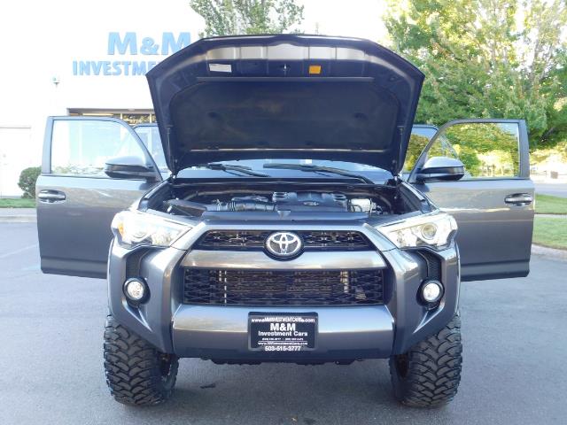 2016 Toyota 4Runner SR5 / 4WD / Sport Utility / LIFTED LIFTED - Photo 32 - Portland, OR 97217