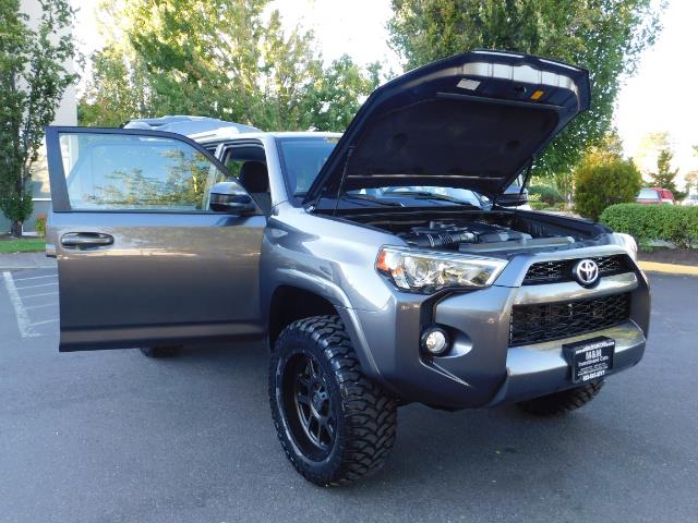 2016 Toyota 4Runner SR5 / 4WD / Sport Utility / LIFTED LIFTED - Photo 31 - Portland, OR 97217