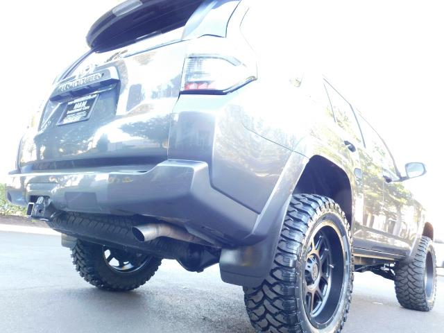 2016 Toyota 4Runner SR5 / 4WD / Sport Utility / LIFTED LIFTED - Photo 12 - Portland, OR 97217