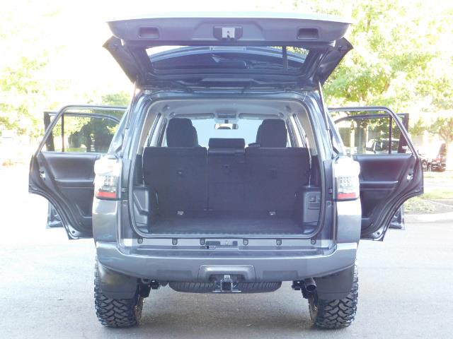 2016 Toyota 4Runner SR5 / 4WD / Sport Utility / LIFTED LIFTED - Photo 24 - Portland, OR 97217