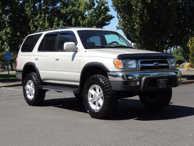1999 Toyota 4Runner SR5 4WD V6 3.4L / LEATHER / NEW TIRES / LIFTED - Photo 2 - Portland, OR 97217