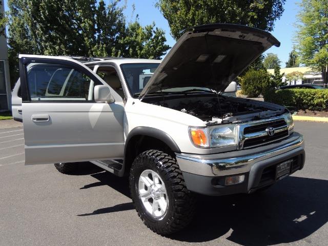1999 Toyota 4Runner SR5 4WD V6 3.4L / LEATHER / NEW TIRES / LIFTED - Photo 28 - Portland, OR 97217