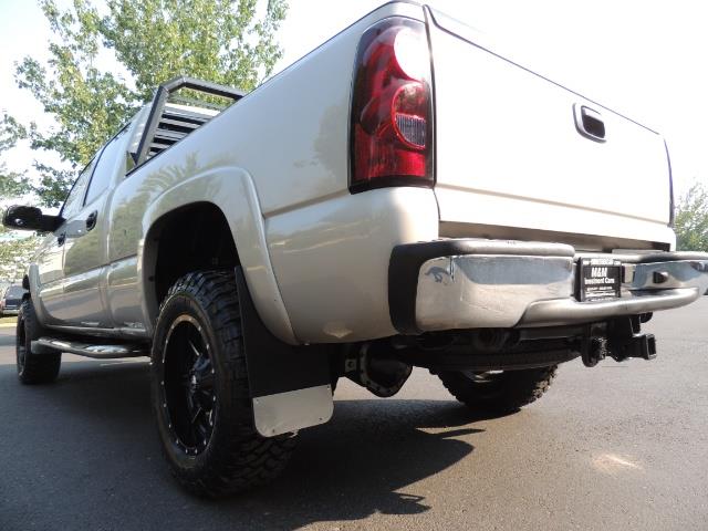 2004 Chevrolet Silverado 2500 4X4 Crew Cab / V8 6.0L / Custom Wheels & NEW TIRES - Photo 11 - Portland, OR 97217