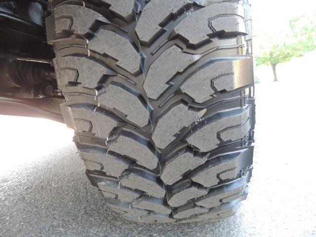 2004 Chevrolet Silverado 2500 4X4 Crew Cab / V8 6.0L / Custom Wheels & NEW TIRES - Photo 24 - Portland, OR 97217