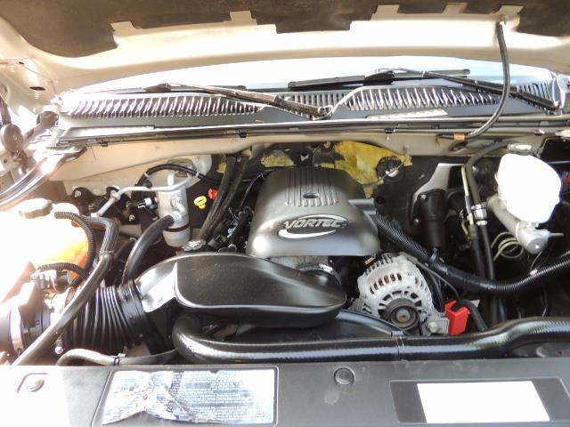 2004 Chevrolet Silverado 2500 4X4 Crew Cab / V8 6.0L / Custom Wheels & NEW TIRES - Photo 30 - Portland, OR 97217
