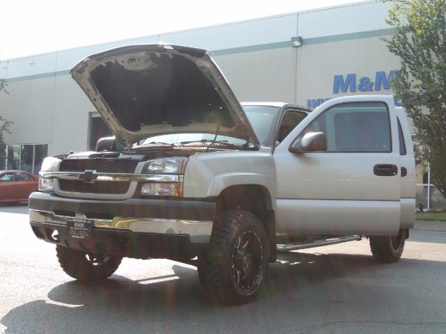2004 Chevrolet Silverado 2500 4X4 Crew Cab / V8 6.0L / Custom Wheels & NEW TIRES - Photo 31 - Portland, OR 97217