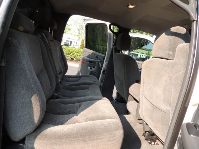 2004 Chevrolet Silverado 2500 4X4 Crew Cab / V8 6.0L / Custom Wheels & NEW TIRES - Photo 15 - Portland, OR 97217