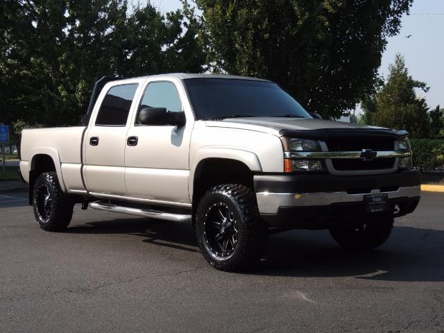 2004 Chevrolet Silverado 2500 4X4 Crew Cab / V8 6.0L / Custom Wheels & NEW TIRES - Photo 2 - Portland, OR 97217