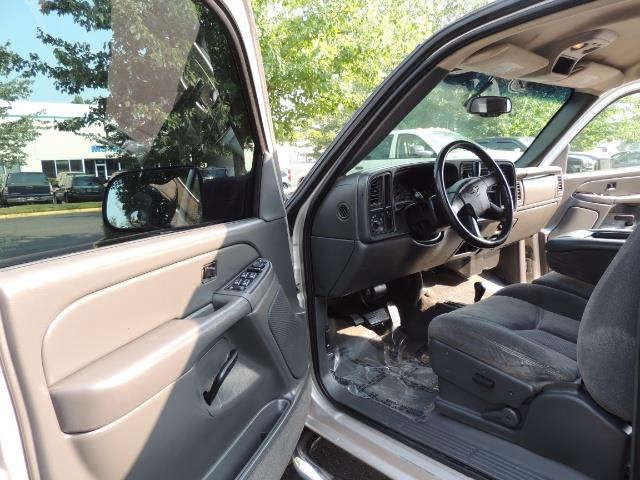 2004 Chevrolet Silverado 2500 4X4 Crew Cab / V8 6.0L / Custom Wheels & NEW TIRES - Photo 13 - Portland, OR 97217
