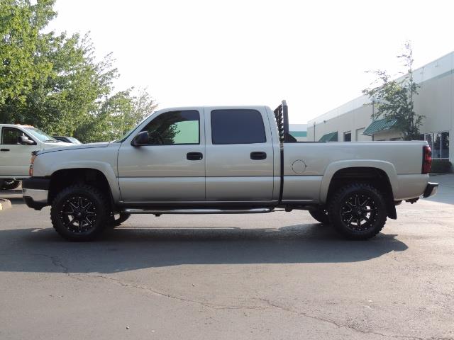 2004 Chevrolet Silverado 2500 4X4 Crew Cab / V8 6.0L / Custom Wheels & NEW TIRES - Photo 3 - Portland, OR 97217
