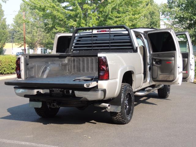 2004 Chevrolet Silverado 2500 4X4 Crew Cab / V8 6.0L / Custom Wheels & NEW TIRES - Photo 27 - Portland, OR 97217