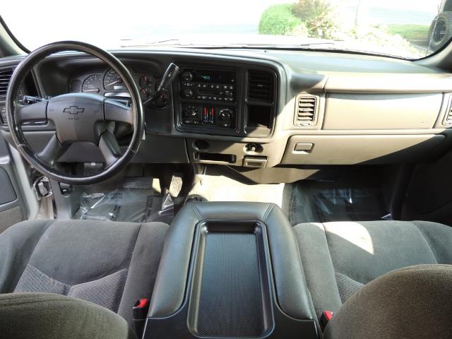 2004 Chevrolet Silverado 2500 4X4 Crew Cab / V8 6.0L / Custom Wheels & NEW TIRES - Photo 17 - Portland, OR 97217
