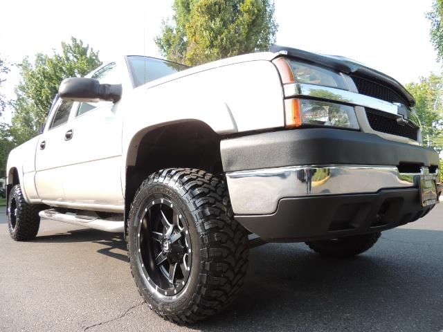 2004 Chevrolet Silverado 2500 4X4 Crew Cab / V8 6.0L / Custom Wheels & NEW TIRES - Photo 10 - Portland, OR 97217