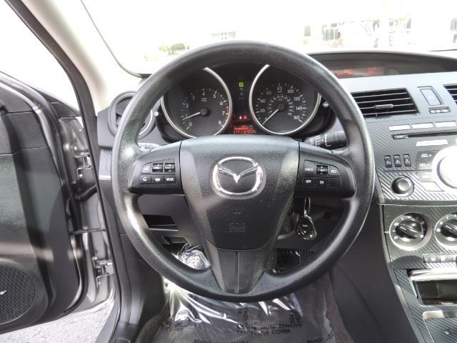 2010 Mazda Mazda3 i Touring / Sedan / Sunroof / Premium Sound - Photo 19 - Portland, OR 97217