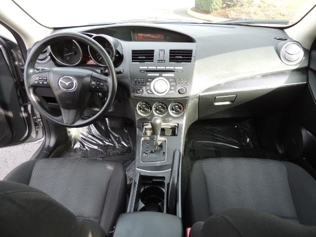 2010 Mazda Mazda3 i Touring / Sedan / Sunroof / Premium Sound - Photo 17 - Portland, OR 97217