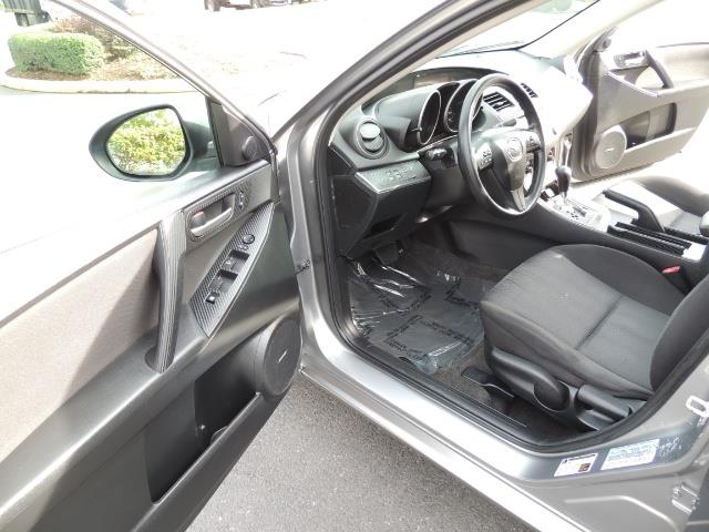 2010 Mazda Mazda3 i Touring / Sedan / Sunroof / Premium Sound - Photo 12 - Portland, OR 97217