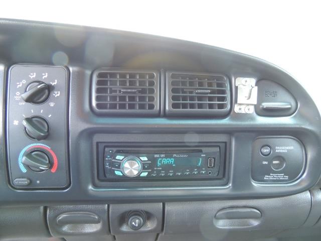 1998 Dodge Ram 2500 Laramie SLT / 4X4 / 5.9L Cummins Diesel 12-VALVE - Photo 18 - Portland, OR 97217